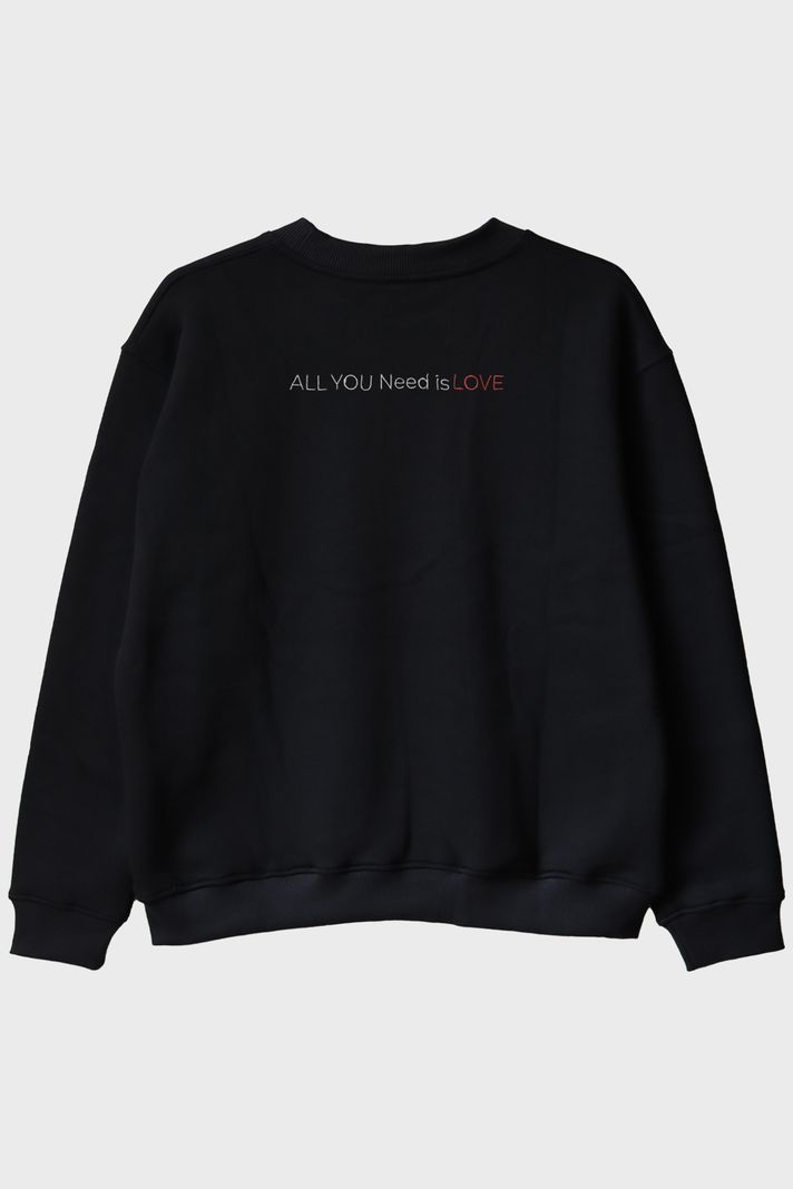 Kalp ve All You Need Is Love Yazılı Bisiklet Yaka Sweatshirt - Sevgililer Günü