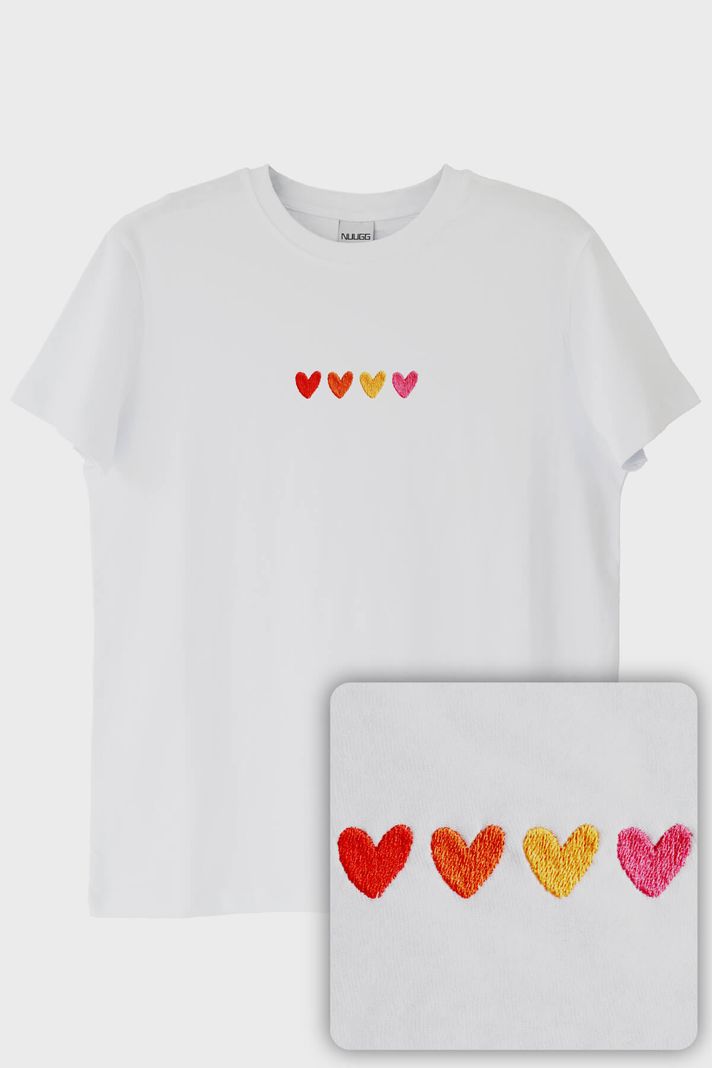 Renkli Kalp Desenli Nakış Tişört - Sevgililer Günü Özel Tasarım