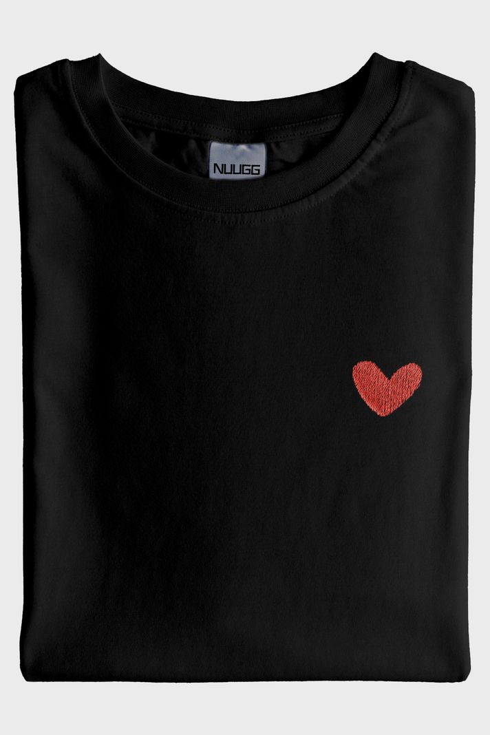 Kalp ve All You Need Is Love Yazılı Siyah T-Shirt - Sevgililer Günü