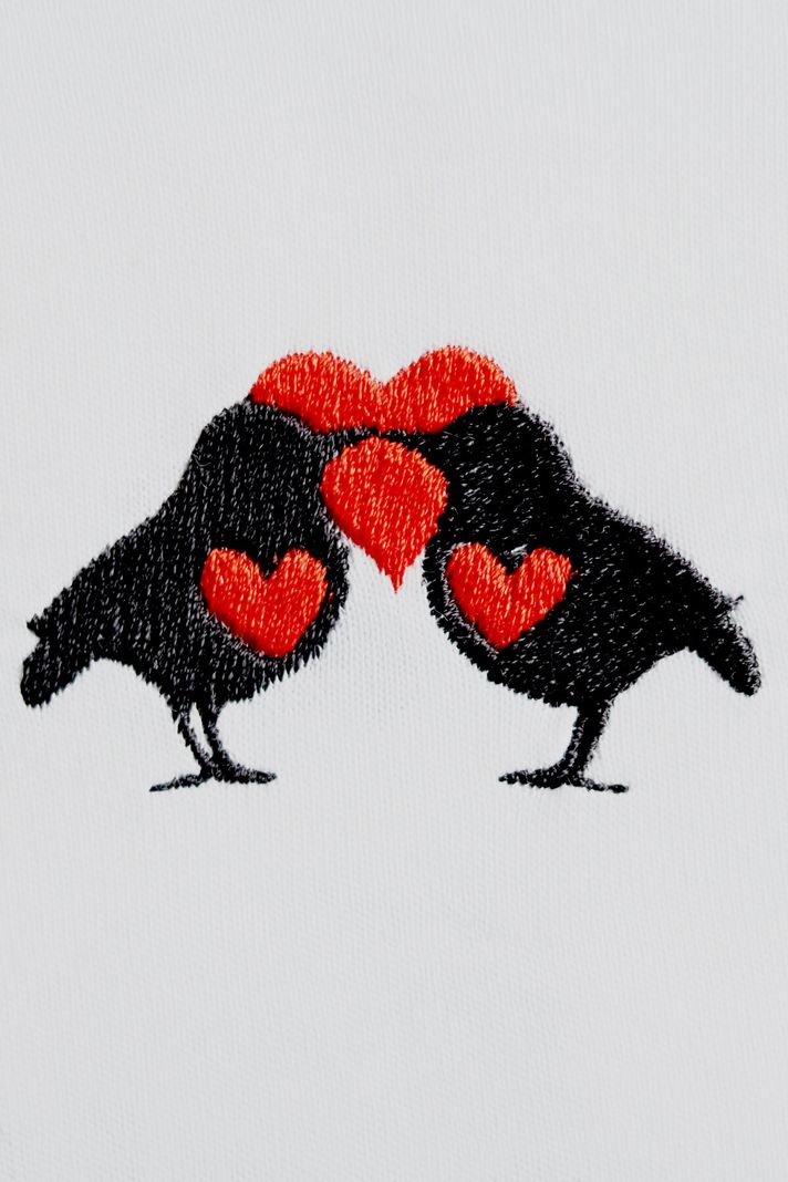 Çifte Kumrular Desenli Nakış Tişört - Sevgililer Günü Tasarımı