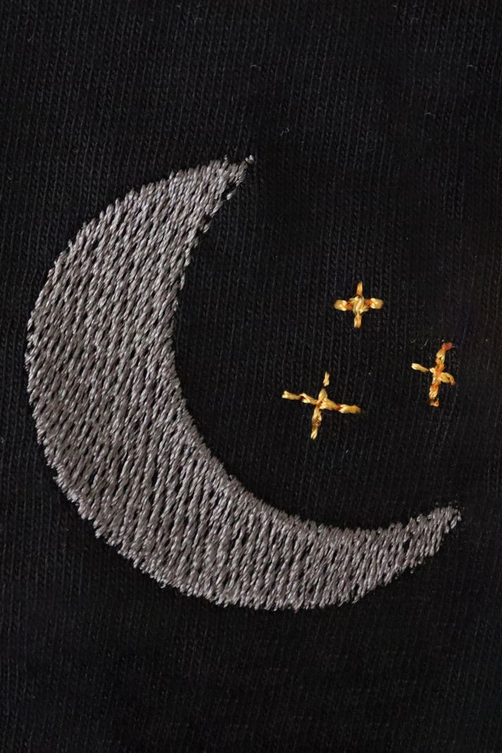 Ay Desenli Nakış Siyah T-Shirt - Sevgililer Günü Çift Tişörtleri