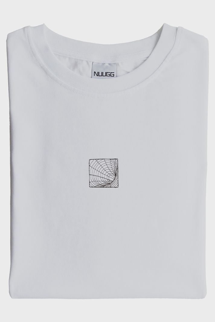 Solucan Deliği Nakışlı T-Shirt