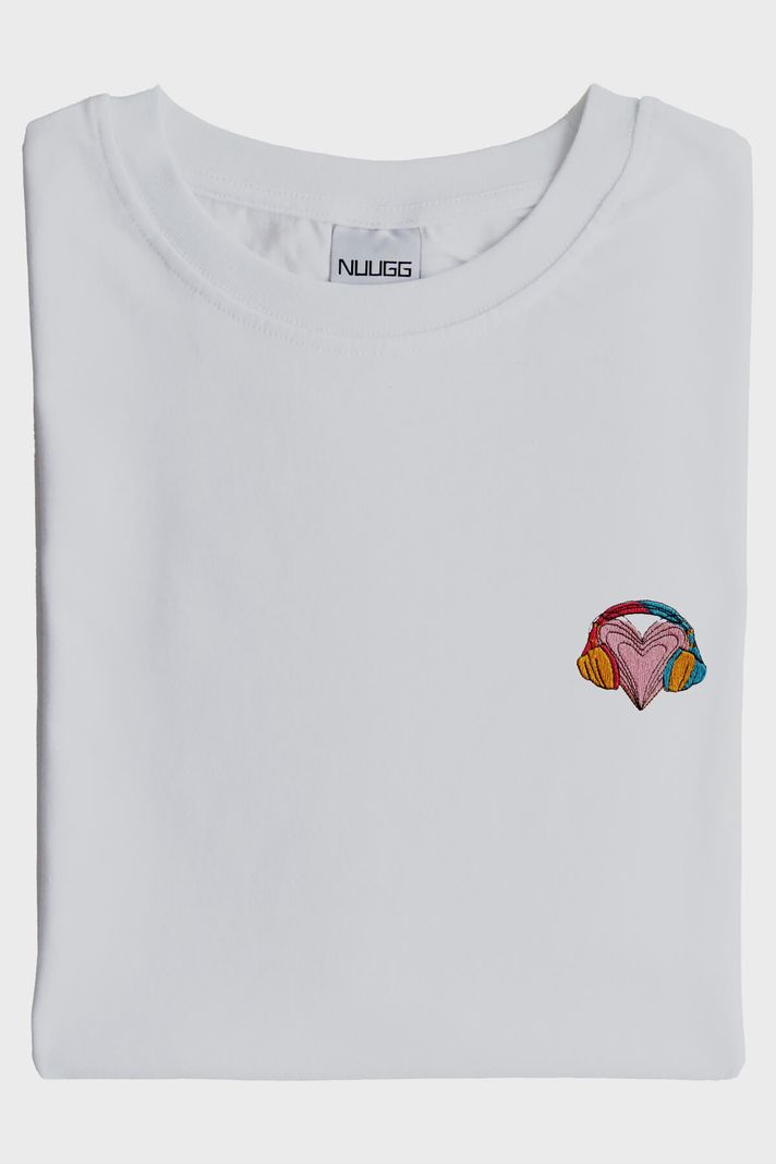 Renkli Kulaklık Kalpli Müzik T-Shirt