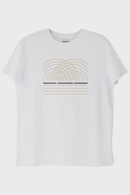 Çift Yarık Desenli Altın Çizgili Beyaz Tişört