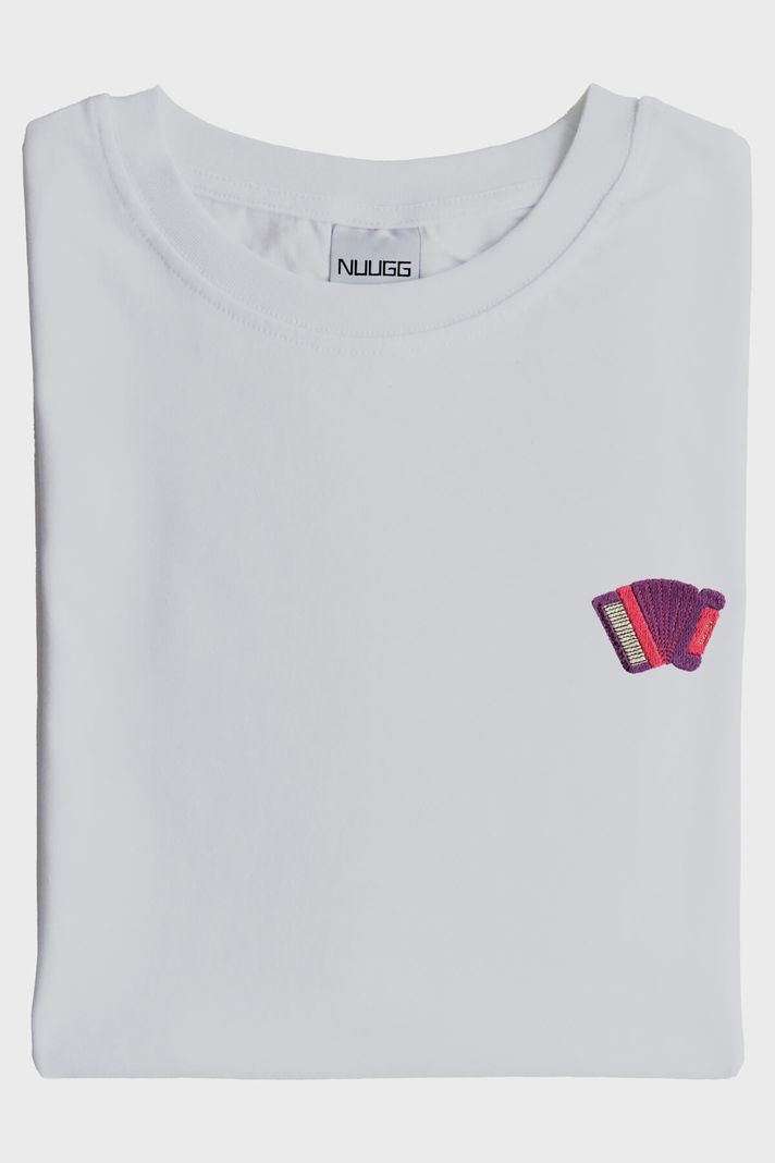 Akordeon Nakışlı Beyaz Tişört – Müzik Tutkunlarına Özel