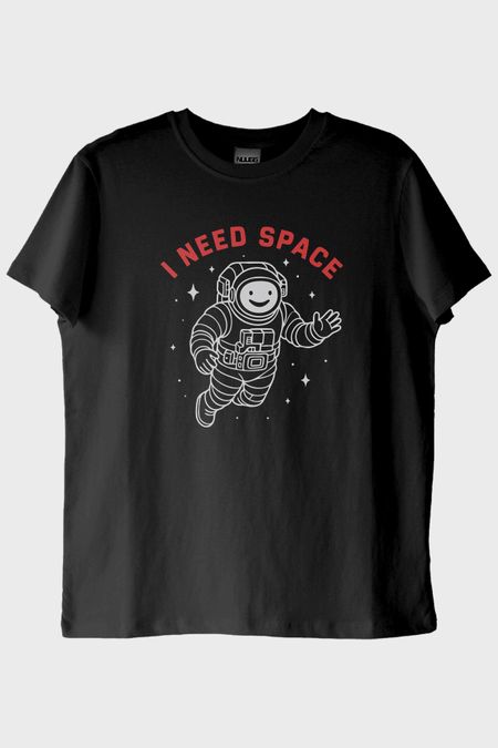 I NEED SPACE Astronot Tasarımlı Baskılı Siyah Tişört