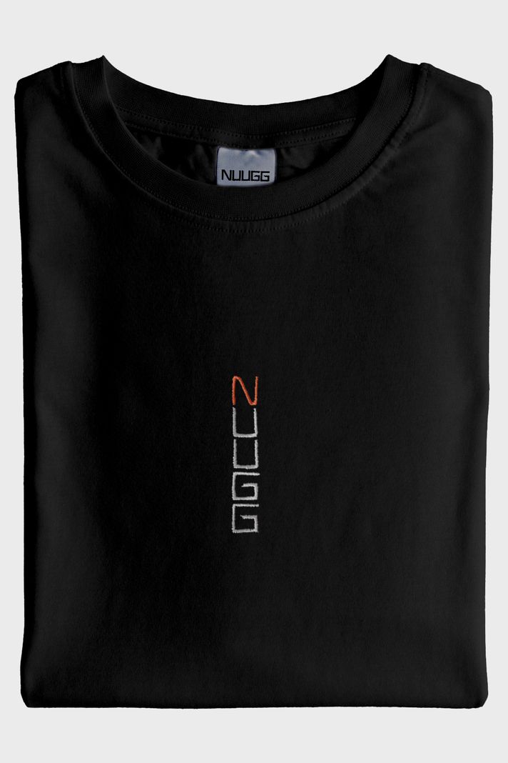 NUUGG Dikey Logo Nakışlı Siyah T-Shirt