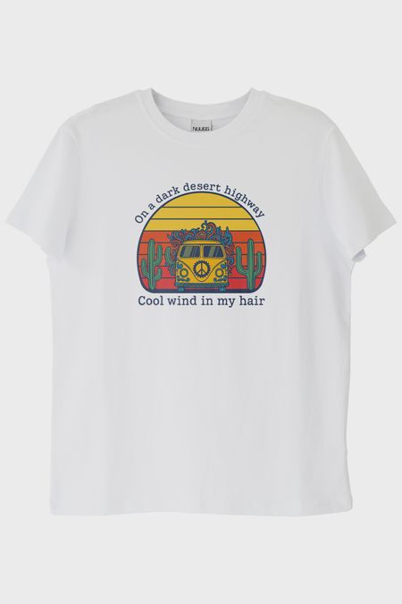 On a Dark Desert Highway Retro Baskılı Beyaz Tişört