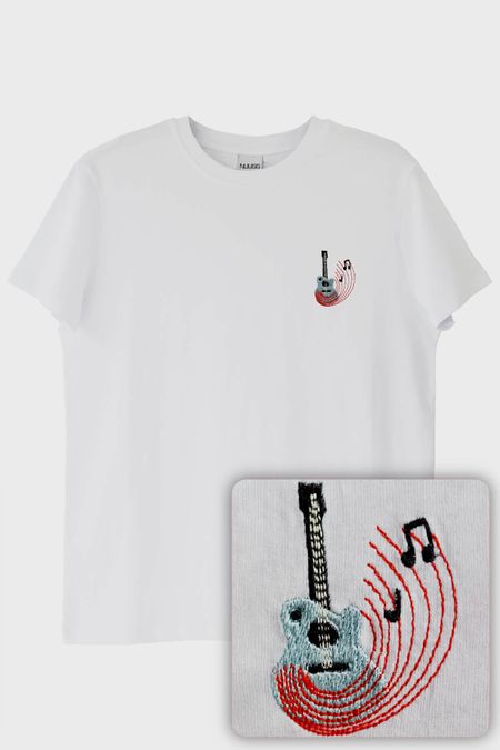 Gitar Notalı Nakış Müzik T-Shirt