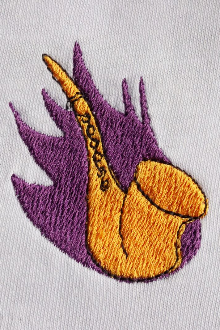 Mor Alevli Saksafon Nakışlı Müzik T-Shirt