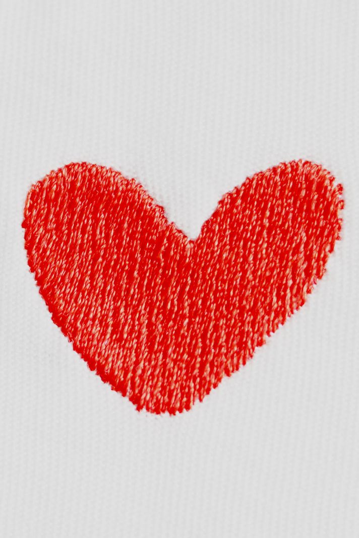 Kalp ve All You Need Is Love Yazılı Tişört - Sevgililer Günü