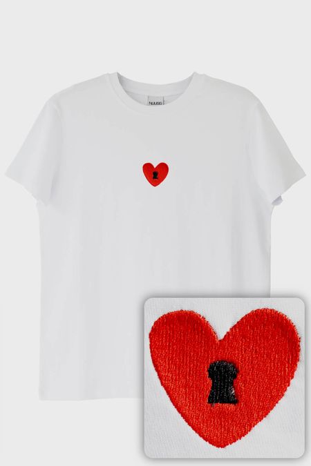 Kalpli Kilit Desenli Nakış Tişört - Romantik Sevgili Kombini