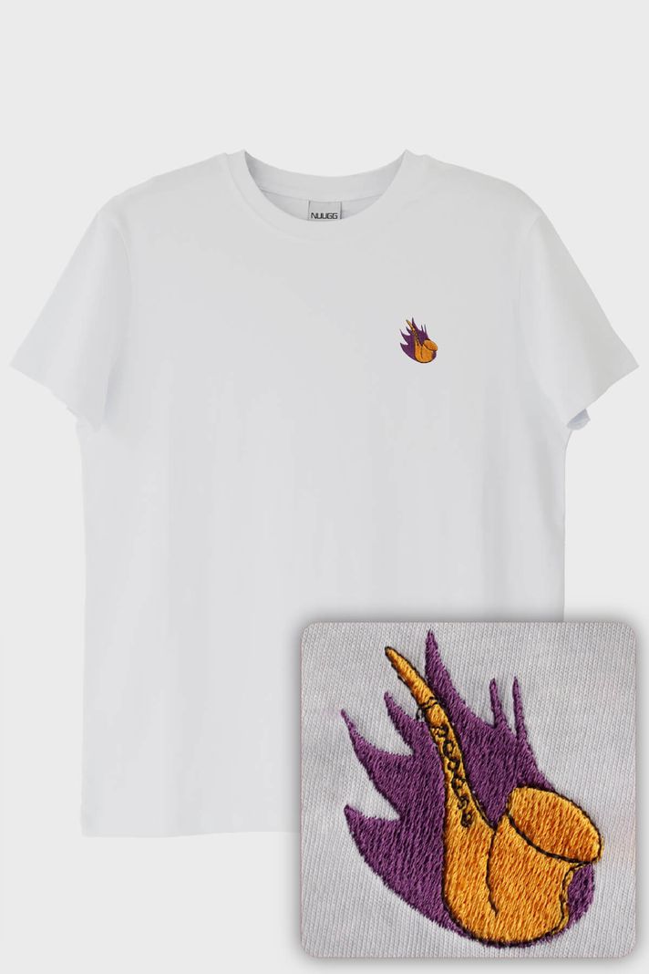 Mor Alevli Saksafon Nakışlı Müzik T-Shirt