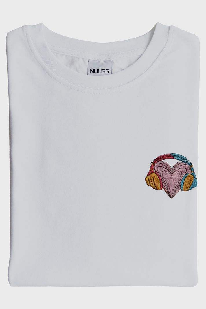 Renkli Kulaklık Kalpli Müzik T-Shirt