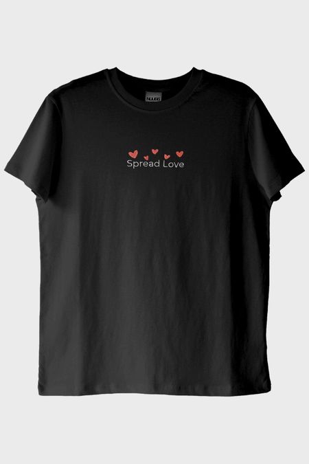 Spread Love Yazılı Kalp Desenli Nakış Siyah T-Shirt - Sevgililer Günü Hediyesi