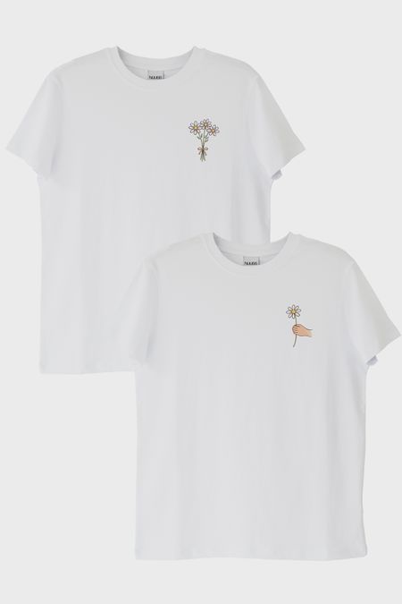 Papatya Desenli Beyaz Tişört