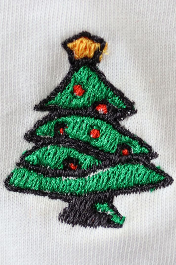 Yılbaşı Ağacı Desenli Beyaz Tişört