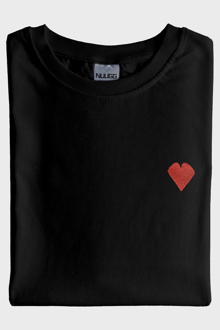 Kupa Detaylı Siyah Tişört