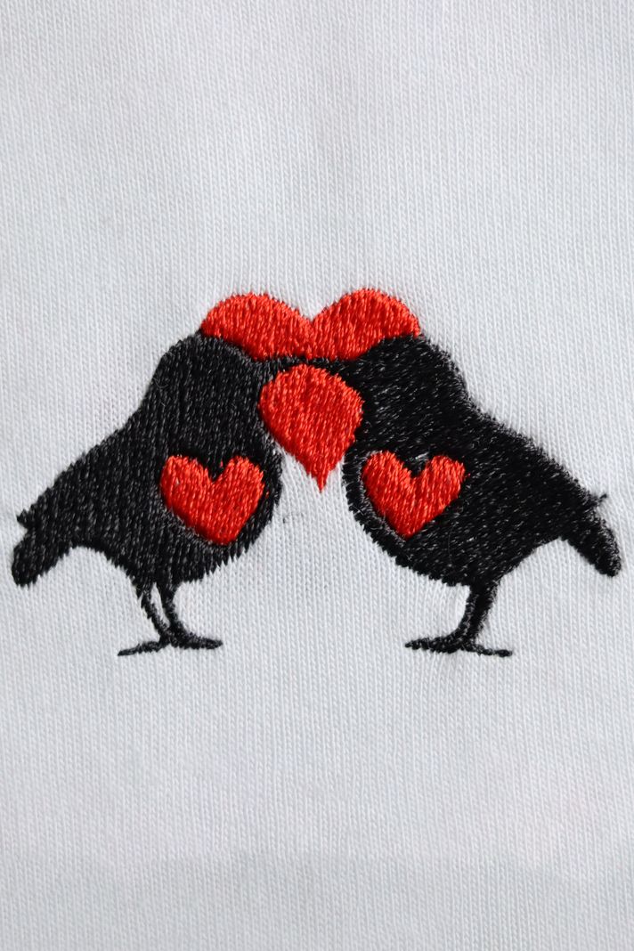 Çifte Kumrular Desenli Nakış Tişört - Sevgililer Günü Tasarımı
