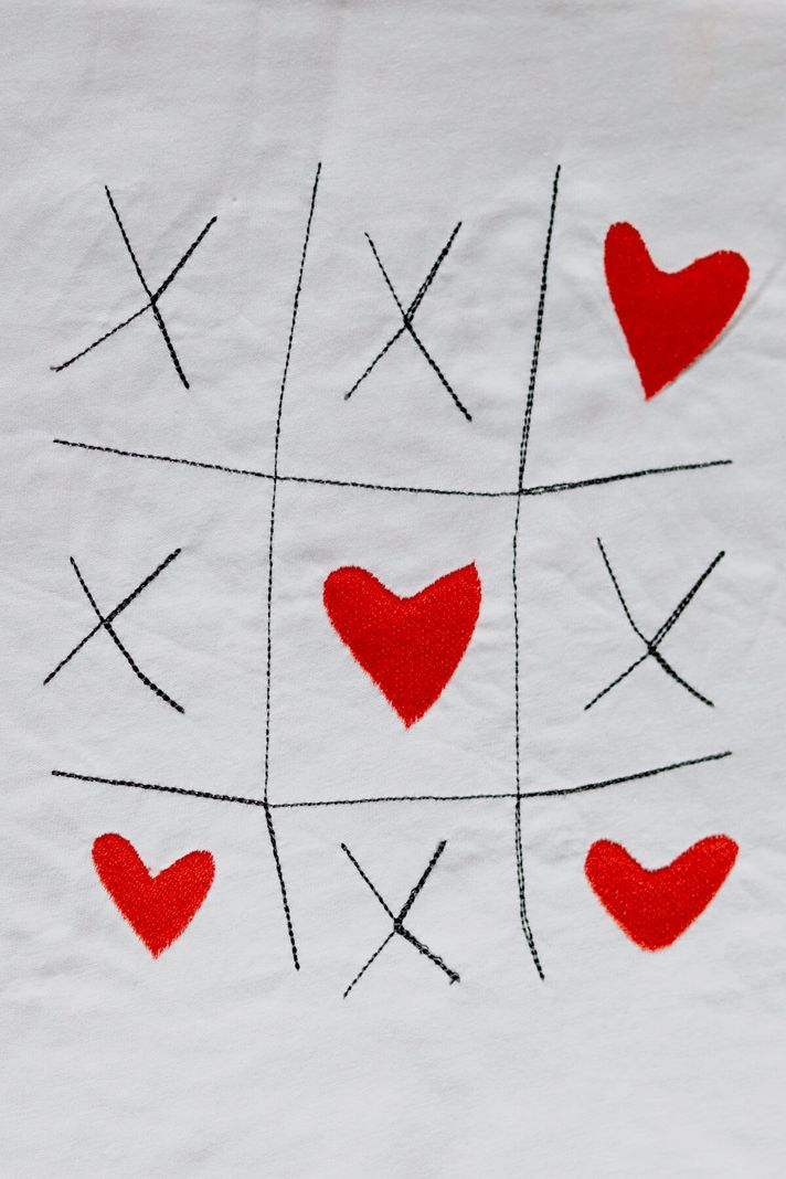 X Kalp X Desenli Nakış Tişört - Sevgililer Günü Hediyesi