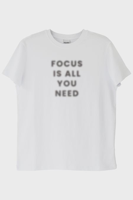 Focus is All You Need Baskılı Minimal Beyaz Tişört