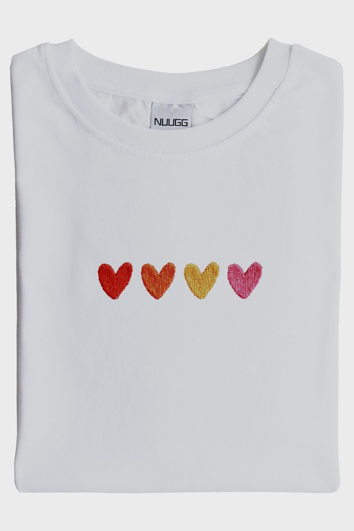 Renkli Kalp Desenli Nakış Tişört - Sevgililer Günü Özel Tasarım