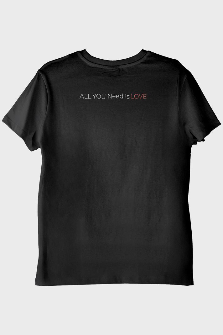 Kalp ve All You Need Is Love Yazılı Siyah T-Shirt - Sevgililer Günü