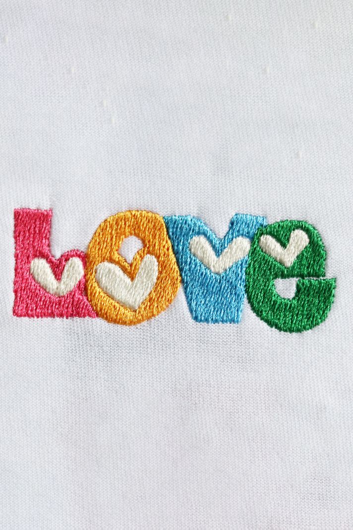 Love Desenli Nakış Tişört - Sevgililer Günü Tasarımı