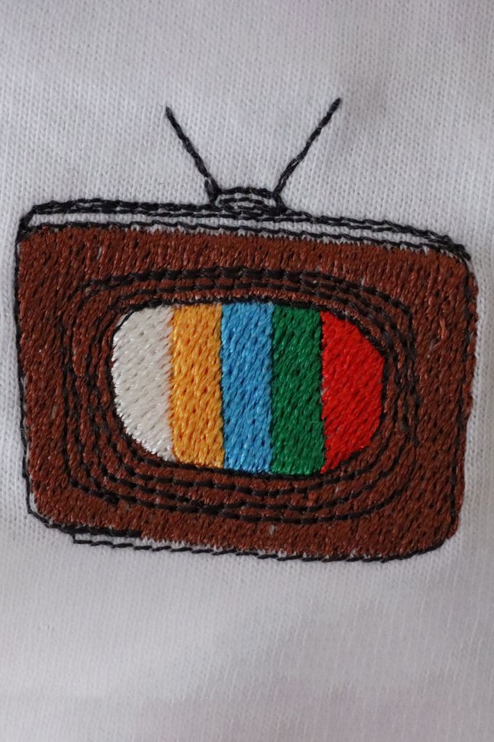 Retro Televizyon Desenli Nakış Tişört