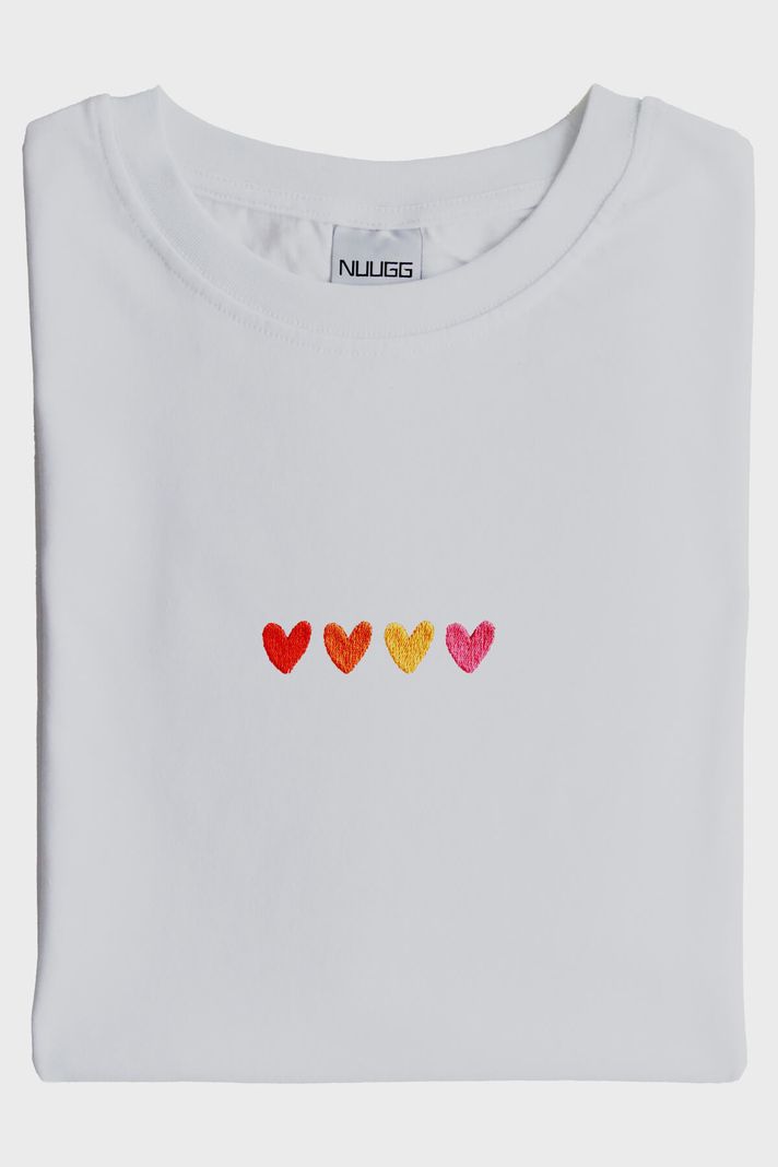 Renkli Kalp Desenli Nakış Tişört - Sevgililer Günü Özel Tasarım