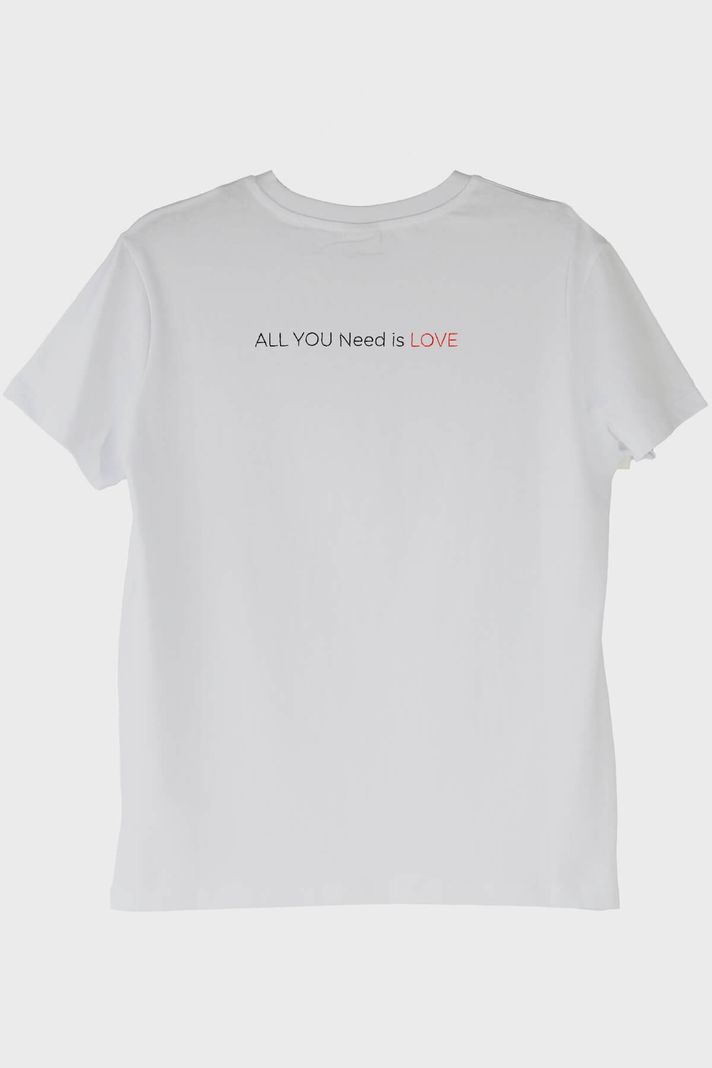 Kalp ve All You Need Is Love Yazılı Tişört - Sevgililer Günü