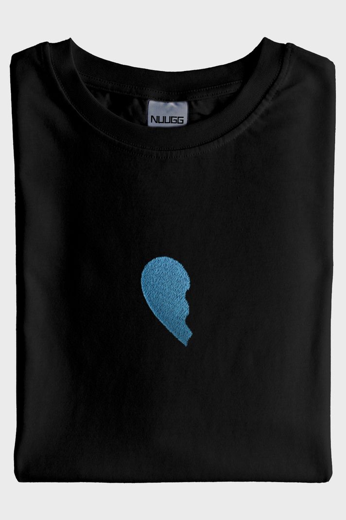 Mavi Yarım Kalp Desenli Siyah T-Shirt - Sevgililer Günü Hediyesi
