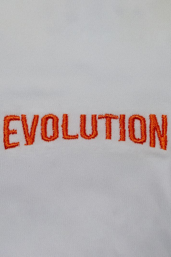 Turuncu Evolution Nakışlı Beyaz Tişört