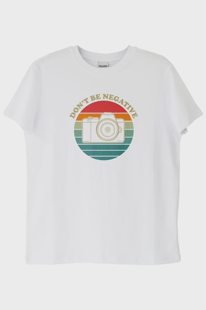 Don't Be Negative Baskılı Retro Kamera Tasarımlı Beyaz Tişört