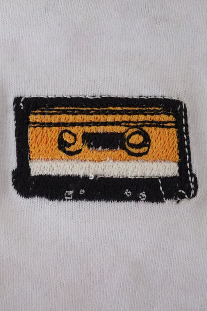 Sarı Kaset Desenli Nakış Tişört