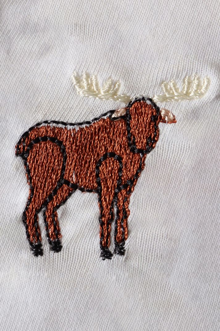 Kanada Geyiği Desenli Beyaz Tişört