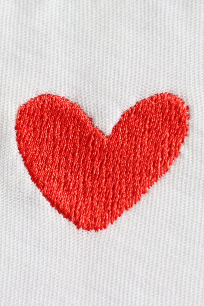 Kalp ve All You Need Is Love Yazılı Tişört - Sevgililer Günü