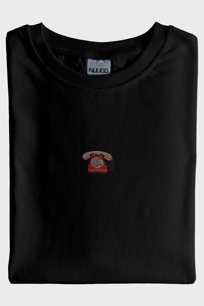 Çevirmeli Telefon Desenli Nakış Siyah T-Shirt