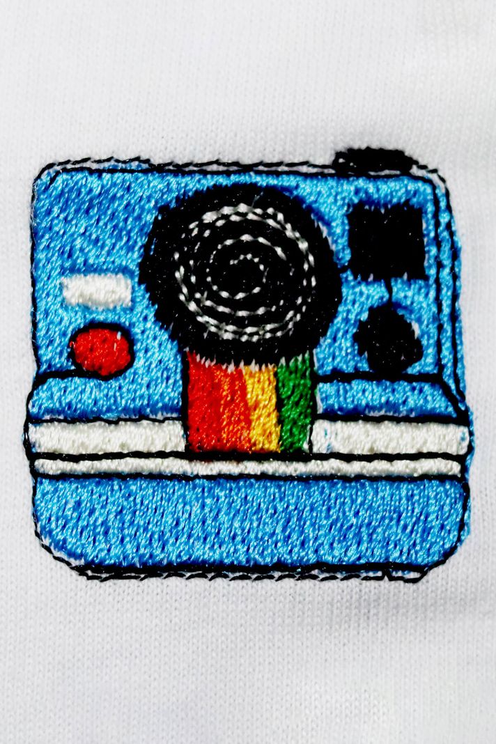 Polaroid Kamera Desenli Nakış Tişört