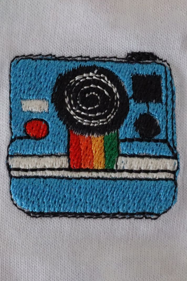 Polaroid Kamera Desenli Nakış Tişört