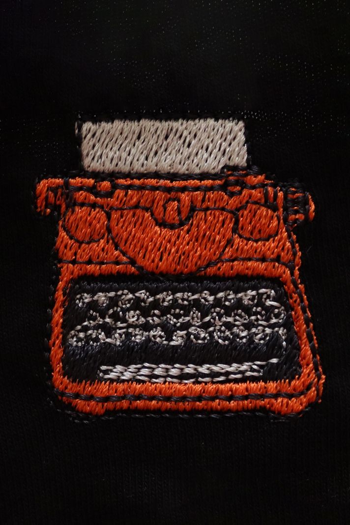 Daktilo Desenli Nakış Hoodie