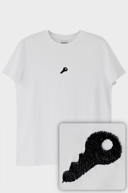 Siyah Anahtar Nakışlı Tişört - Minimalist Sevgili Kombini