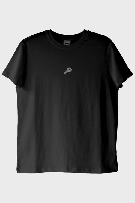 Siyah Anahtar Nakışlı Siyah T-Shirt - Minimalist Sevgili Kombini