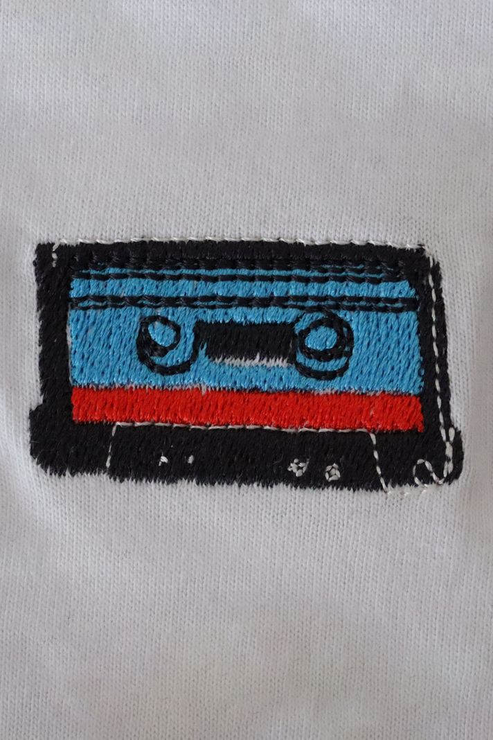 Mavi Kaset Desenli Nakış Tişört