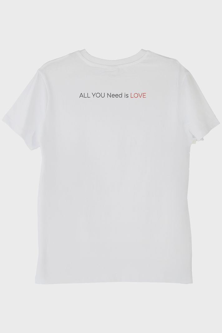 Kalp ve All You Need Is Love Yazılı Tişört - Sevgililer Günü