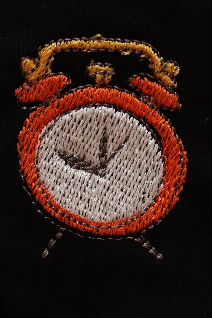 Çalar Saat Desenli Nakış Bisiklet Yaka Sweatshirt