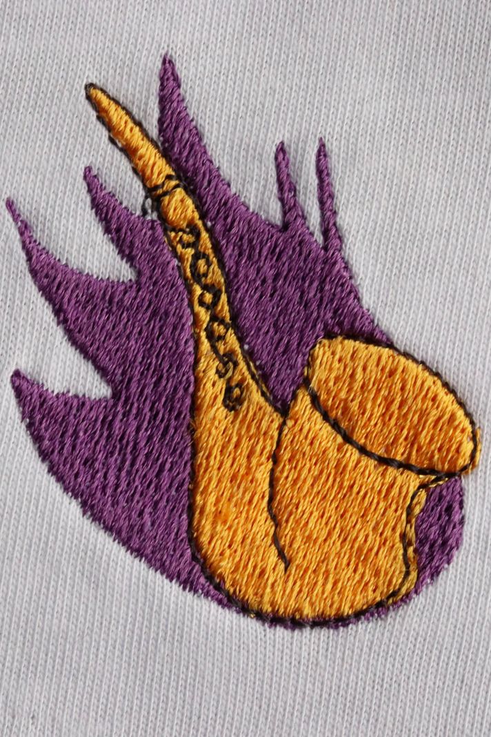 Mor Alevli Saksafon Nakışlı Müzik T-Shirt