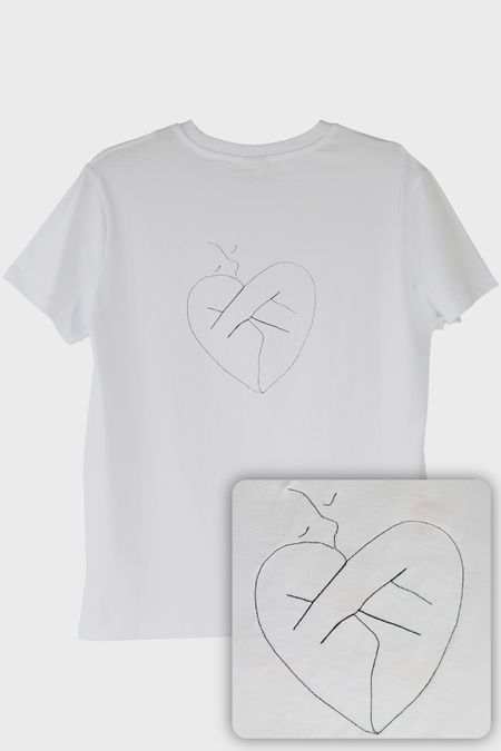 Gövde Kalp Desenli Nakış Tişört - Sevgililer Günü Hediyesi