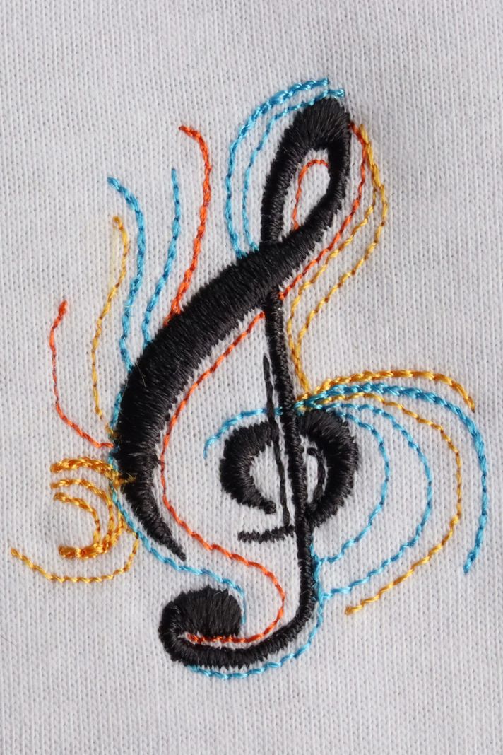 Siyah Sol Anahtarı Renkli Nakış Müzik T-Shirt