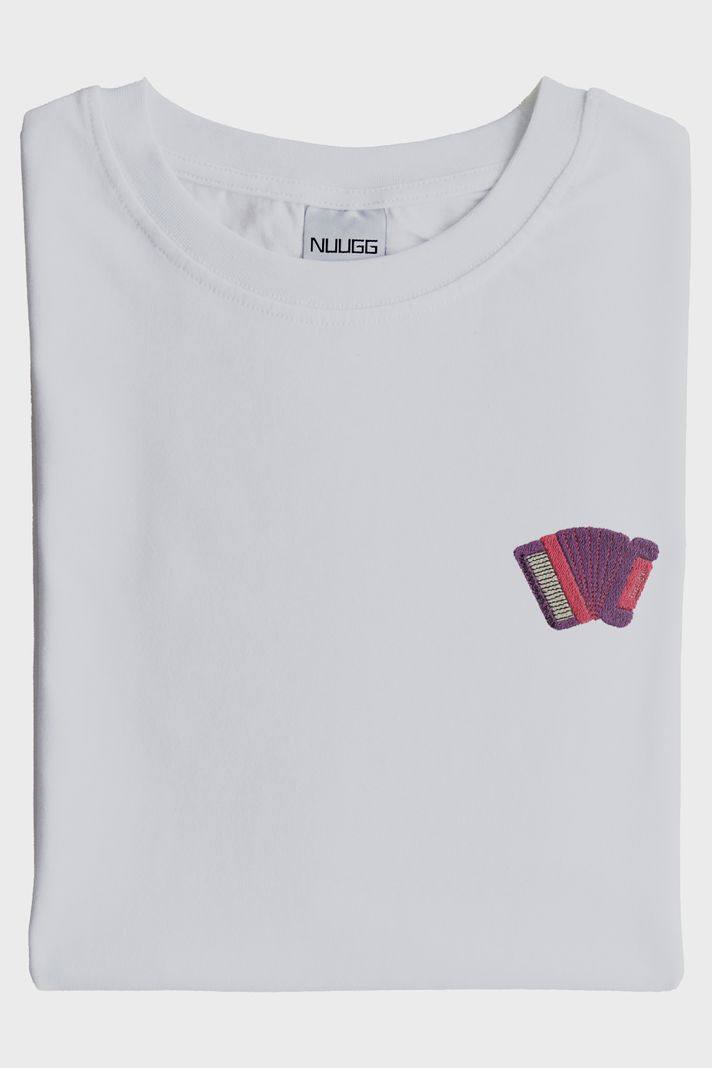 Akordeon Nakışlı Beyaz Tişört – Müzik Tutkunlarına Özel